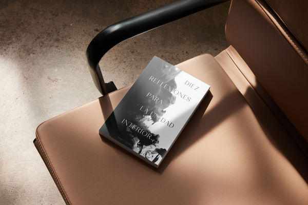 Sobre la silla spanish.jpg