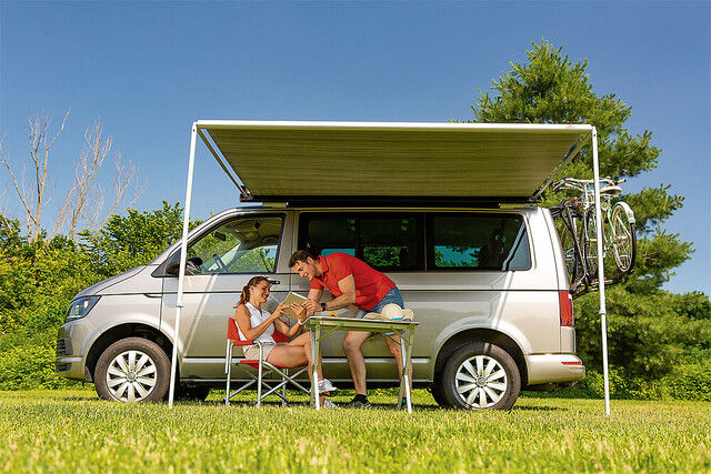 Wandmarkise Fiamma F35 Pro 180 183 x 180 cm Tuch royal blue Gehäuse titanium