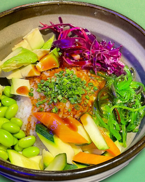 VEGGIE POKE | Riso, edamame, alga wakame, cavolo rosso, verdure croccanti