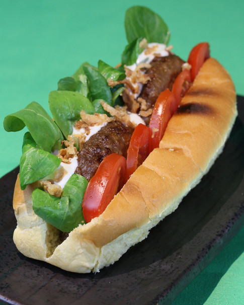 FAKE PATTY | Sandwich di pane dolce, veggie burger, tzatziky, datterini e misticanza