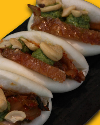 BAO PANCIA | Pancia di cinta senese croccante, kimchi, anacardi e chimichurri