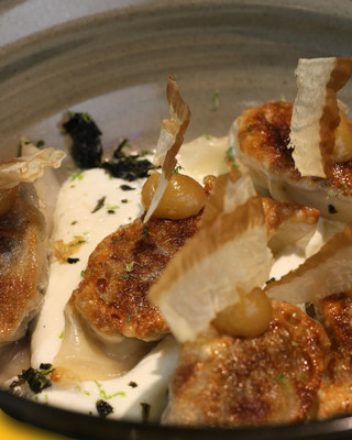 KRAKEN GYOZA | Ravioli al vapore ripieni di polpo con tzatziki e katsuobushi