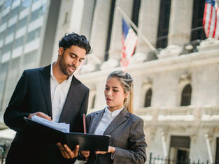 Maîtriser l'Art de l'Étiquette en Entreprise aux États-Unis : Conseils Clés pour une Intégration Harmonieuse