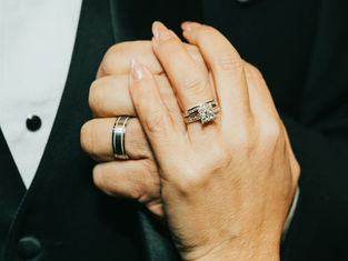 How to Select the Perfect Engagement Ring: Key Considerations and Tips for Finding a Ring That Will Sparkle Forever