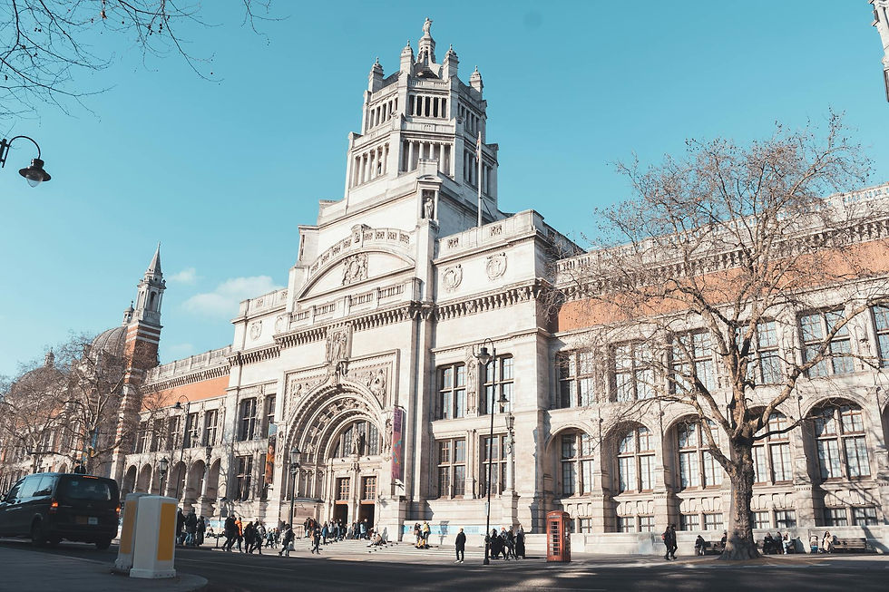 Photo de J. Knappitsch: https://www.pexels.com/photo/facade-of-the-victoria-and-albert-museum-15302043/