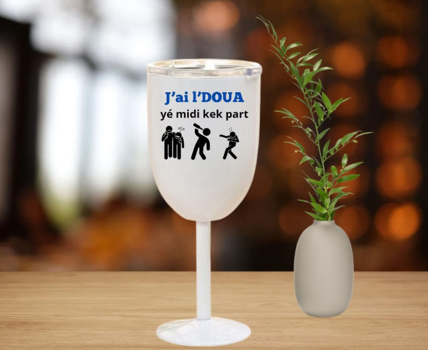 Verre à vin sur pied "j'ai l'doua"