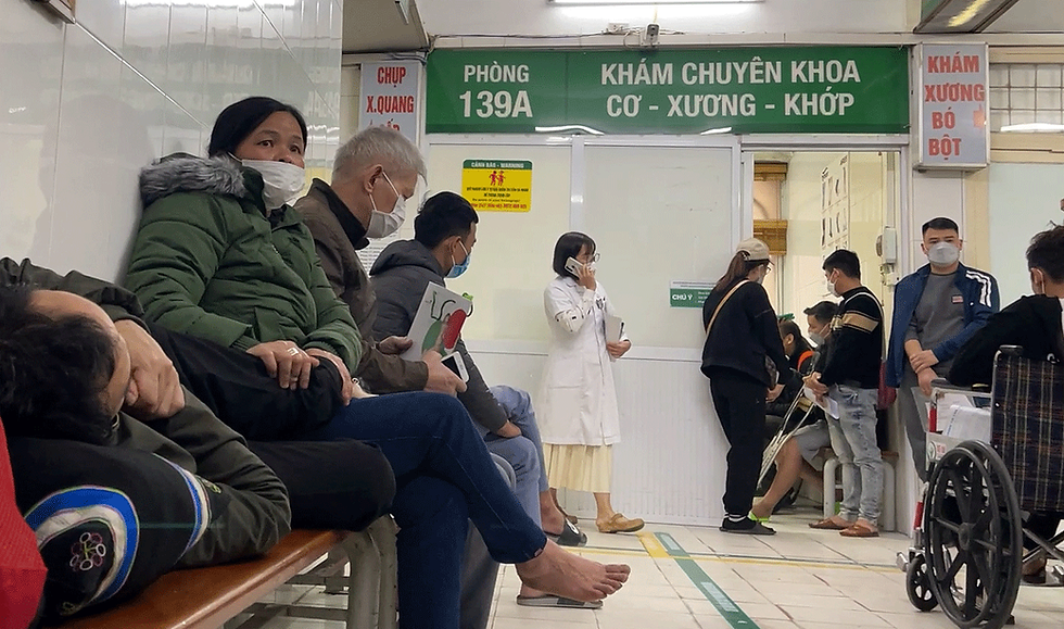 Patients wait for treatment and examination at Viet Duc Hospital in Hanoi, March 1, 2023. Photo by VnExpress/Le Nga