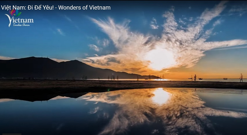 The marvelous sunrise on the beach. Photo: VNAT