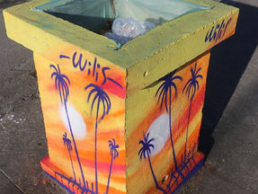 GUARUJÁ INSTALA NOVAS LIXEIRAS DE CONCRETO