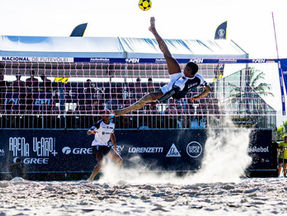 Torneios esportivos na Arena Verão 2026 trazem número 1 do beach tennis mundial a Guarujá