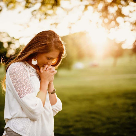 Pray For Me and Mine-How to Pray for Your Pastor’s Wife