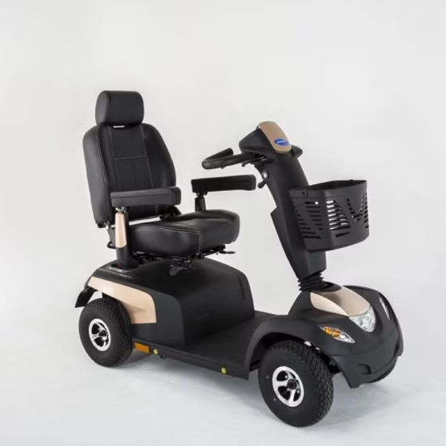 Der Invacare Comet Pro zählt zu den leistungsstärksten Elektromobilen seiner Klasse und richtet sich vor allem an Nutzer, die im Alltag Wert auf Komfort, Sicherheit und eine hohe Reichweite legen.