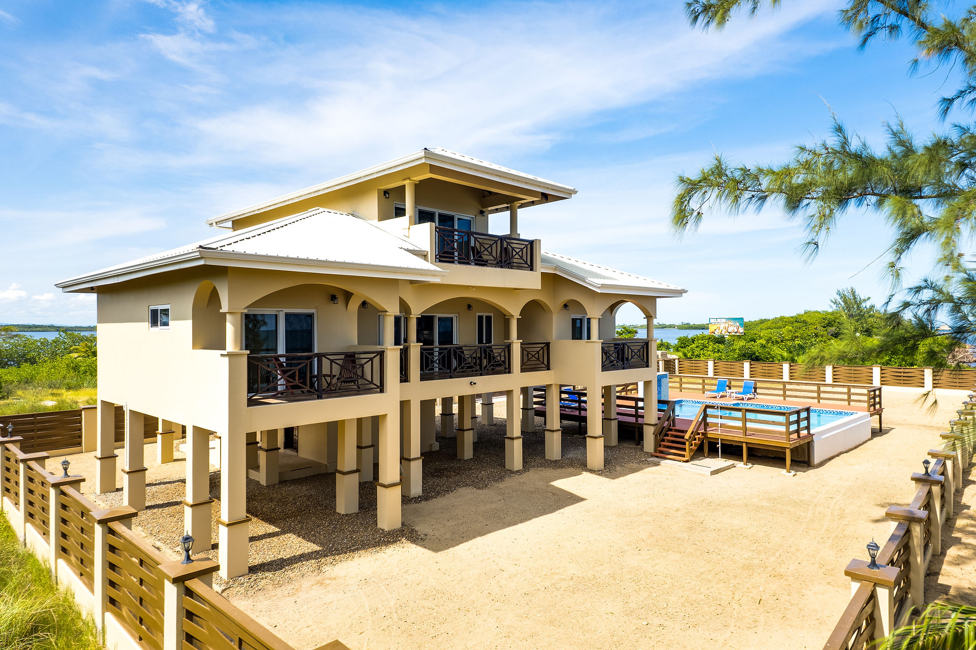 luxury placencia vacation properties for groups of 4 or more