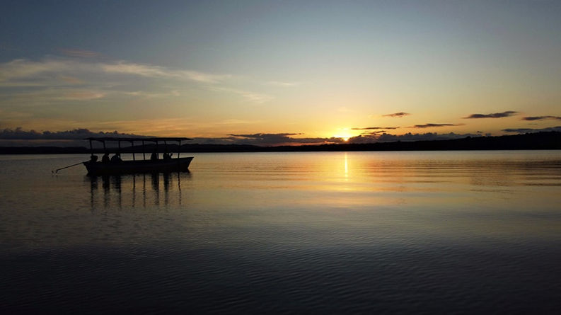Pôr do sol no meio da Lagoa