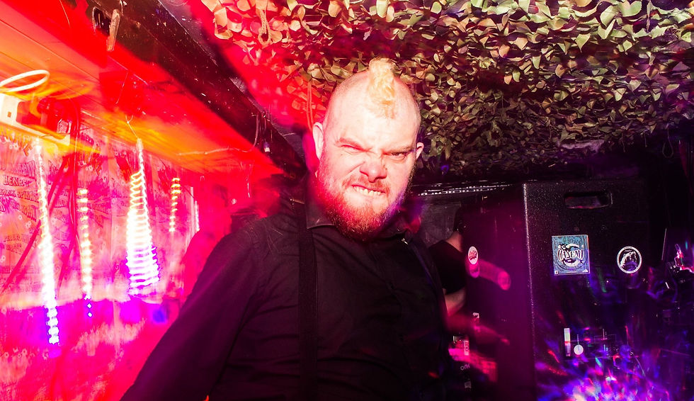 Shillin at Cabarave