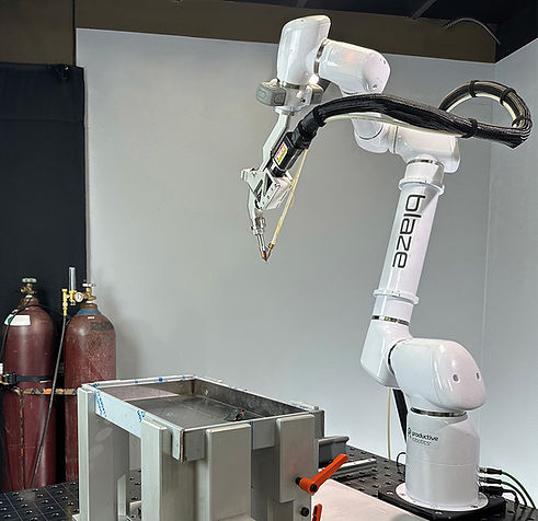 Blaze laser cobot w fixture 02web.jpg