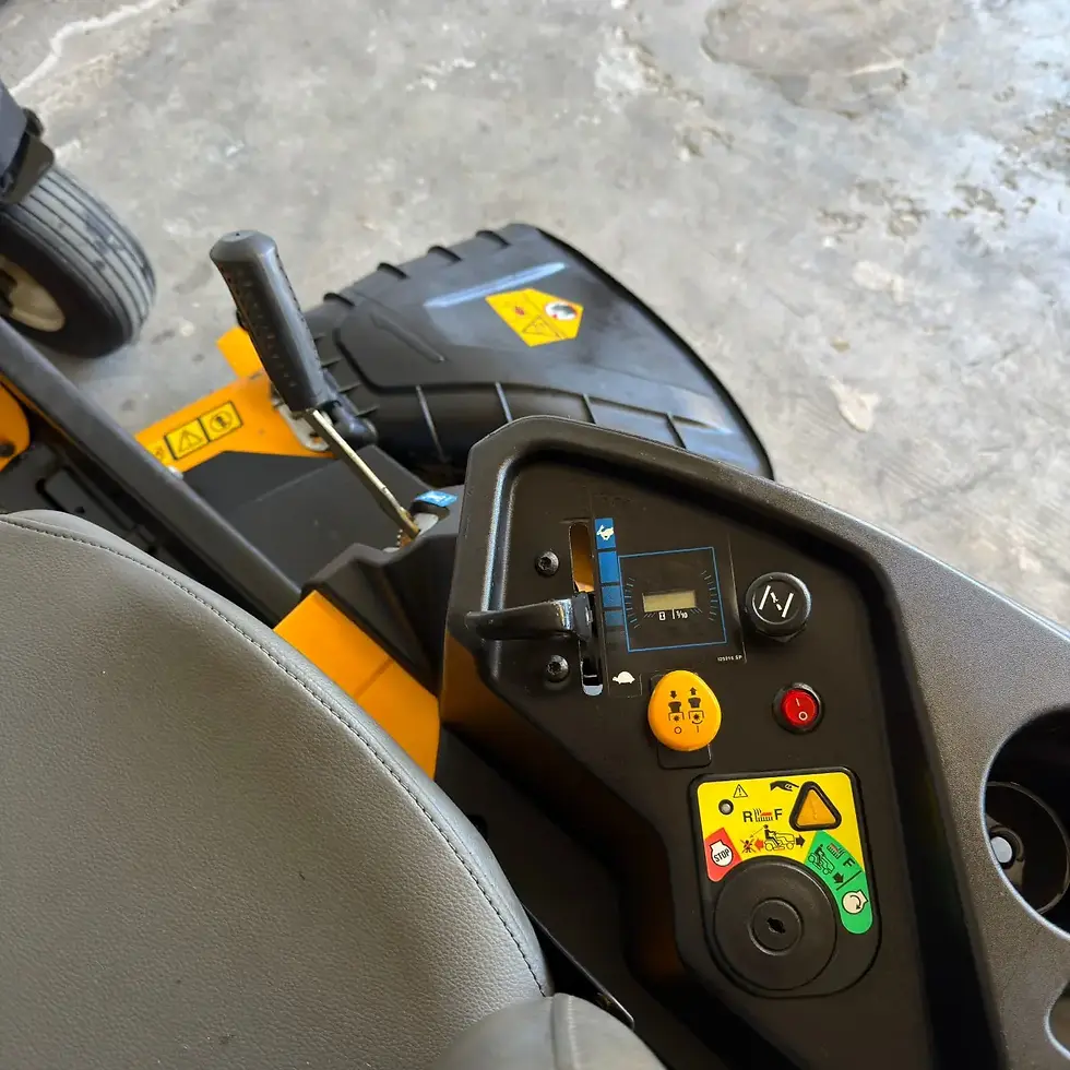 Miniature : Tondeuse autoportée à rayon de braquage zéro Cub Cadet XZ2 127