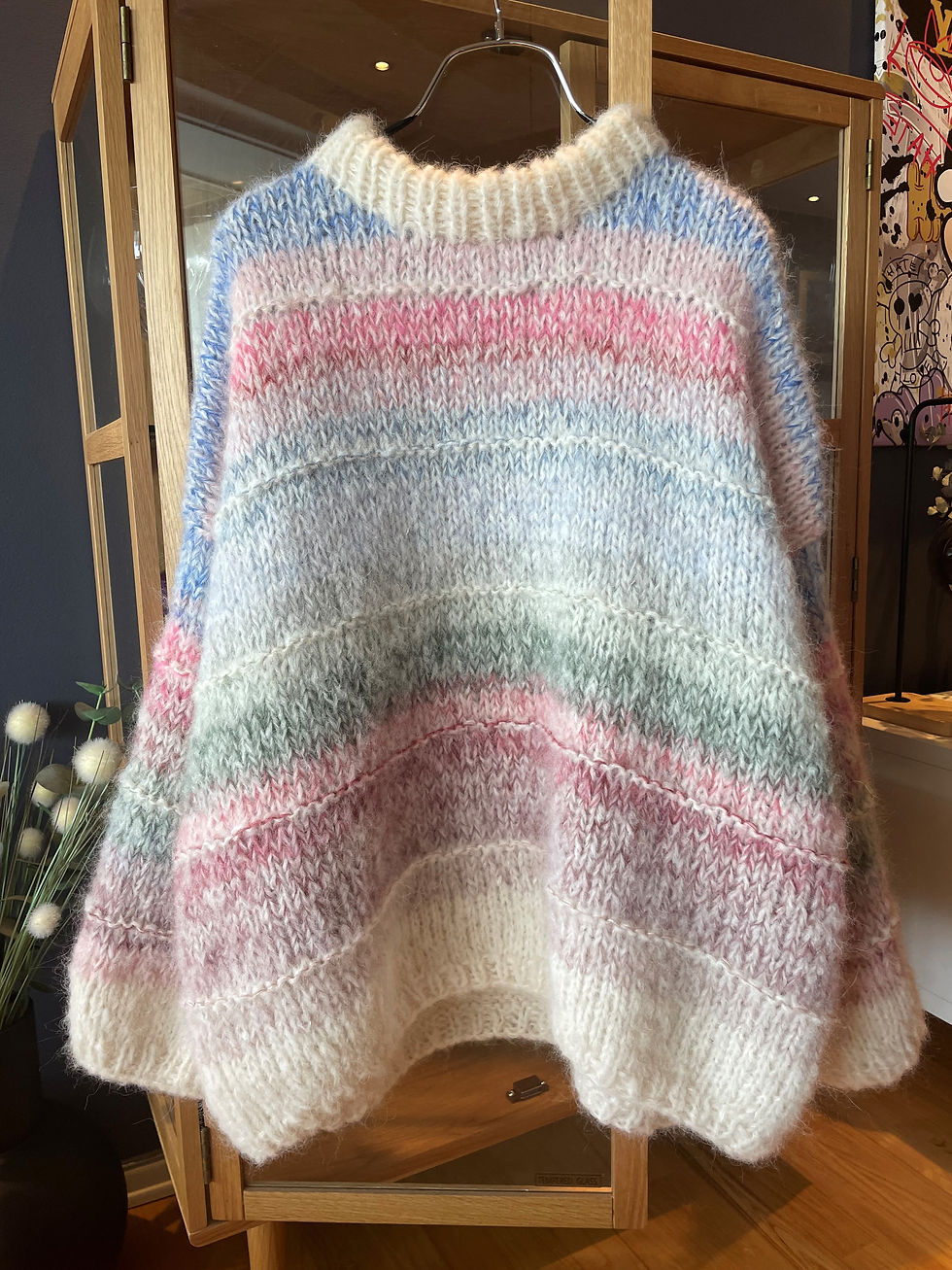 Miniatyrbild: PALOMA SWEATER - english