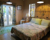 bananas-guesthouse3-300x224.jpg