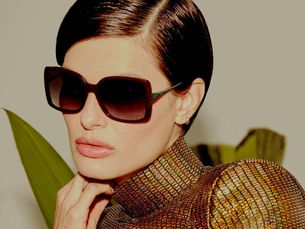 Pierre Cardin apresenta a modelo brasileira Isabeli Fontana como nova embaixadora