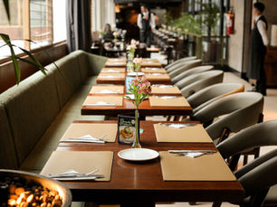 Coco Bambu celebra 10 anos em Curitiba com o buffet mais desejado do Brasil