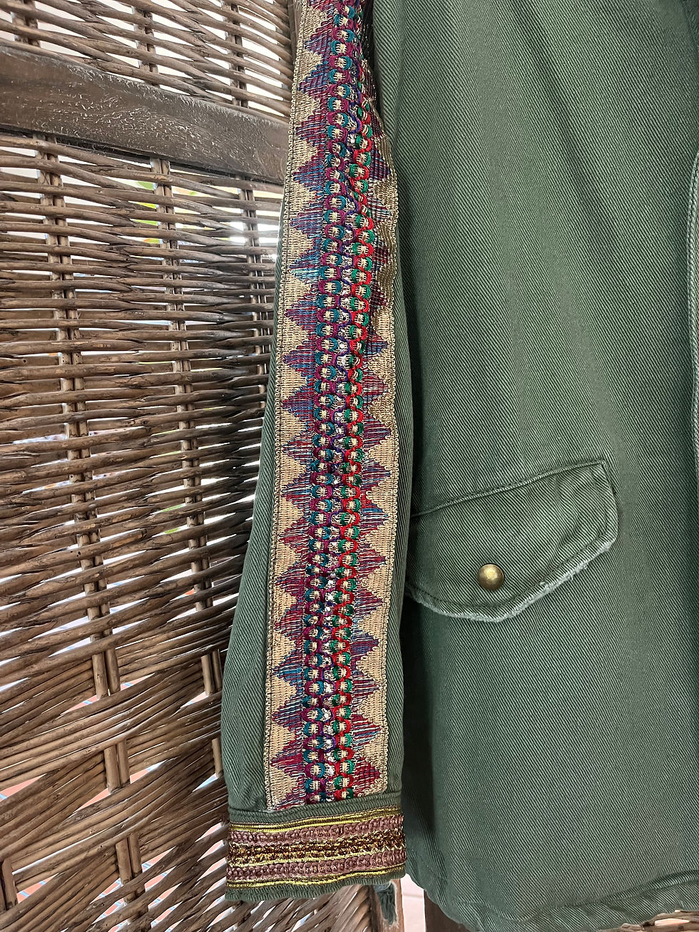 Miniature : Veste kaki bohème brodée – Style bohème chic 