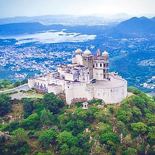 monsoon palace.jpeg