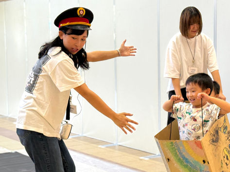 ラソラ札幌/参加型巨大手形アート/参加型巨大チョークアート/ダンボールチョークアート&ダンボールトレイン/北海道札幌市/ #札幌市 #ファミリーイベント #アートイベント