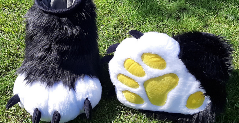 tsuki feets_edited.png