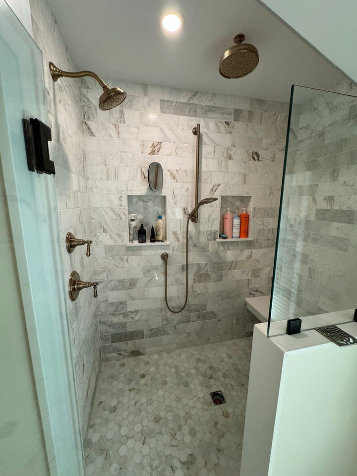 Marble-look porcelain shower with glass door