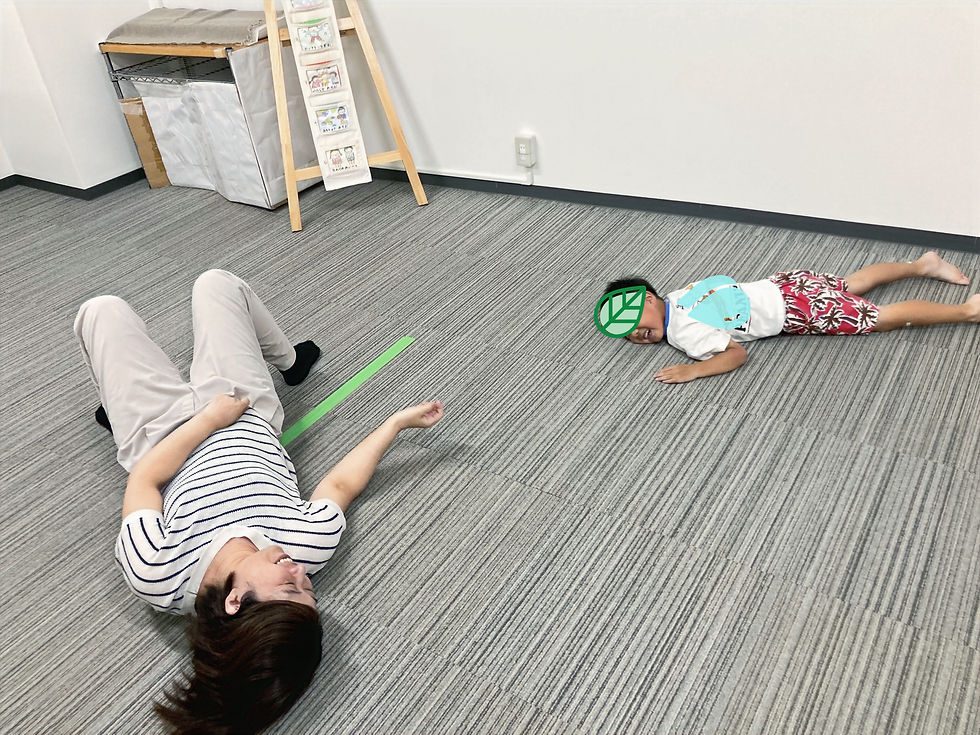 体を使って遊びながら学んでいきます🎵