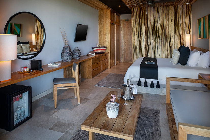 Ocean-Front-Suite-02-3