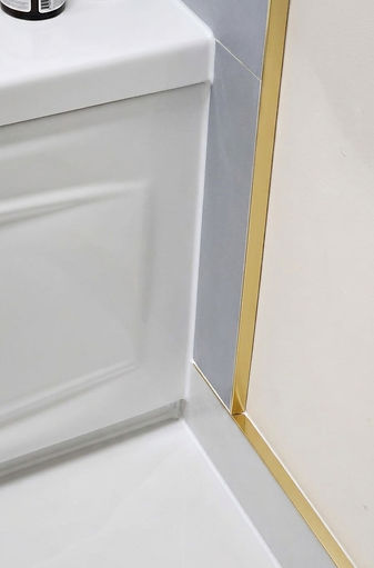 victorian-renovations-toronto-bathtub-reglazing-brass-trim-detail.jpg