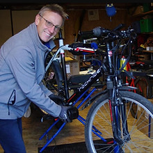 Thierry Chiron dans son atelier Thy-Cycle à l'époque du Cormier