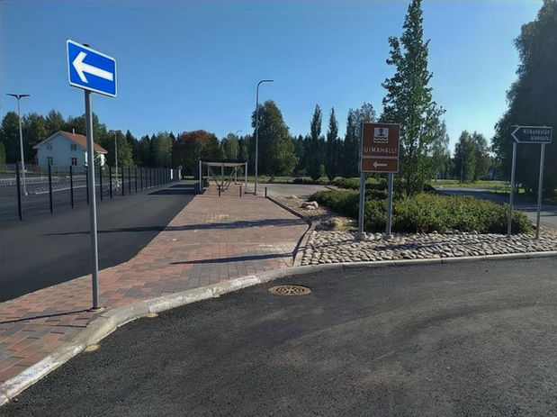 MUHOKSEN KIRKONKYLÄN KOULUN PIHAURAKOINTI RAKENNUSLIIKE JÄMPTI