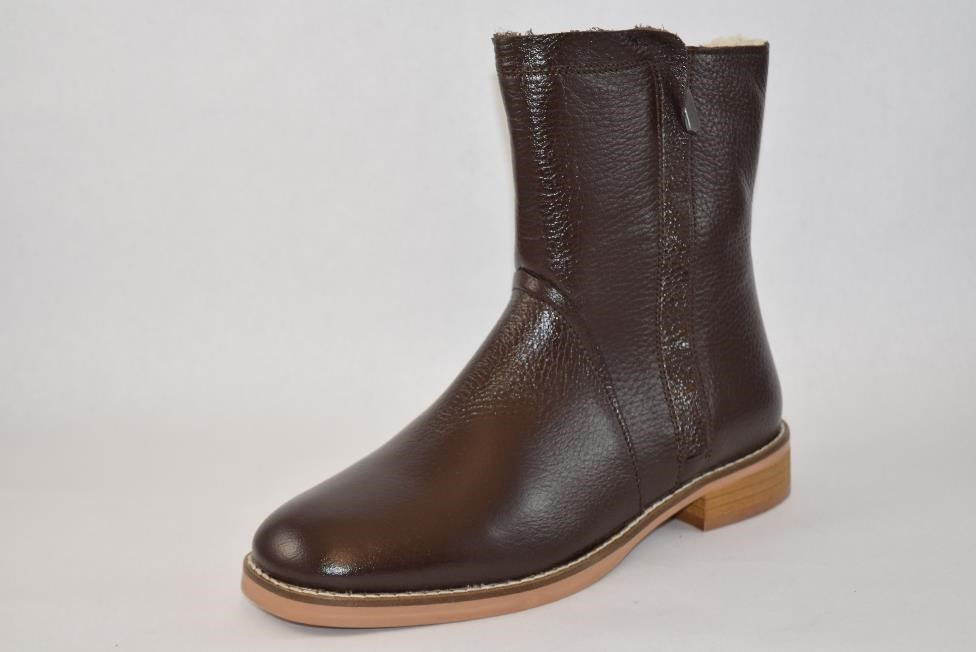 brown leather ankle boot with 2 zippers