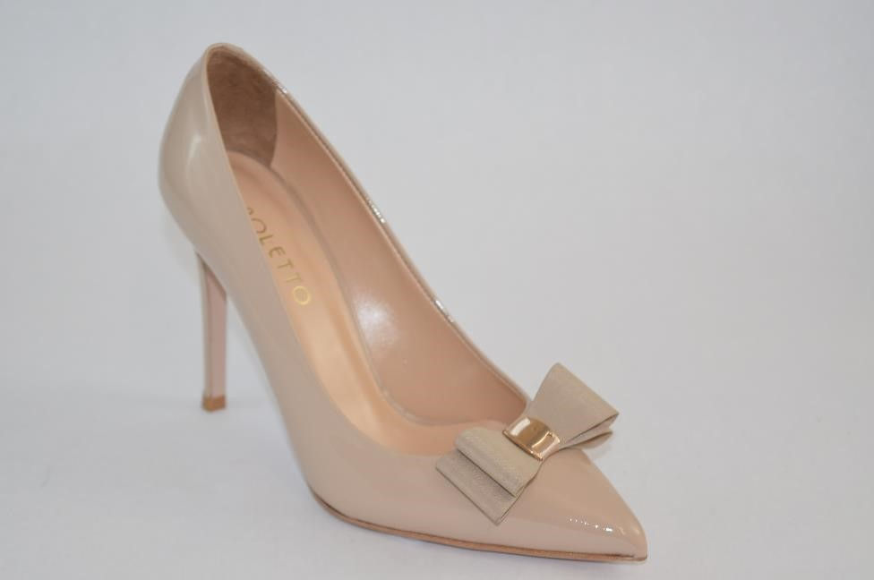 Thumbnail: Beige patent leather Stiletto pump with beige front bow design