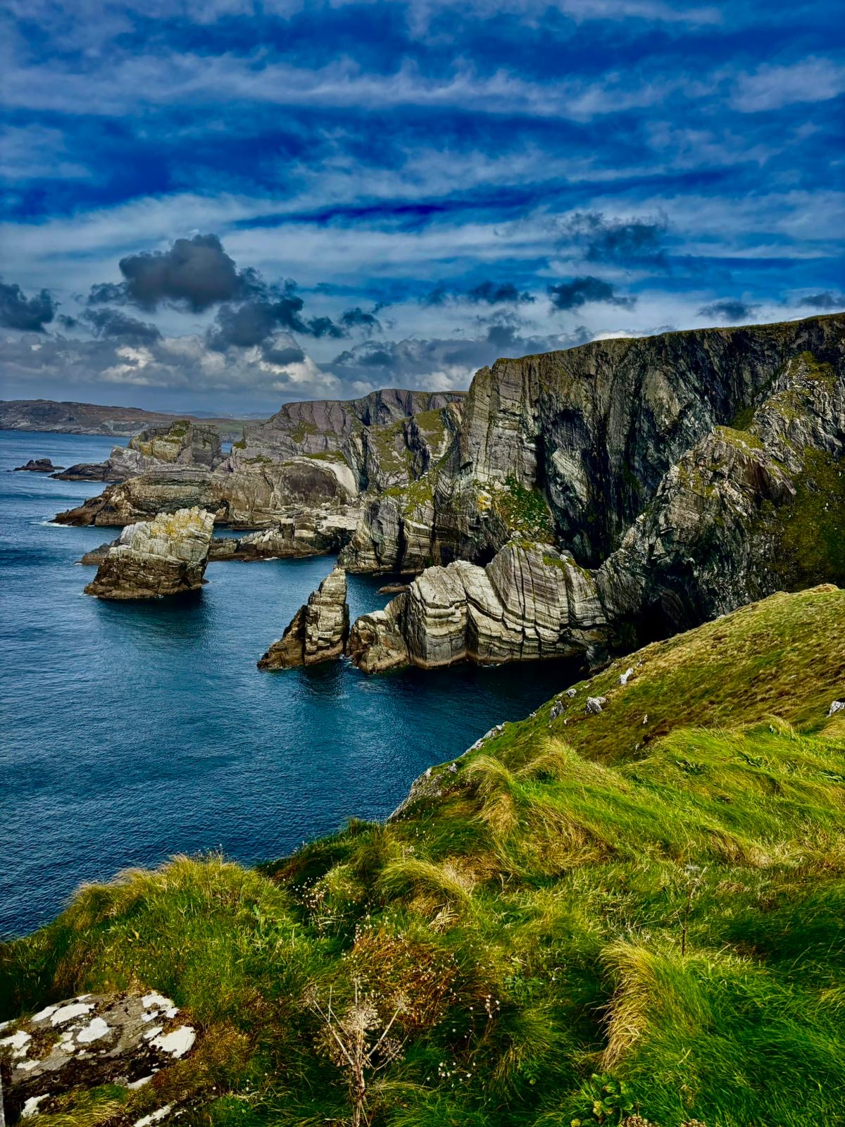 La vista mozzafiato sulla scogliera di Mizen Head, nel sud dell'Irlanda