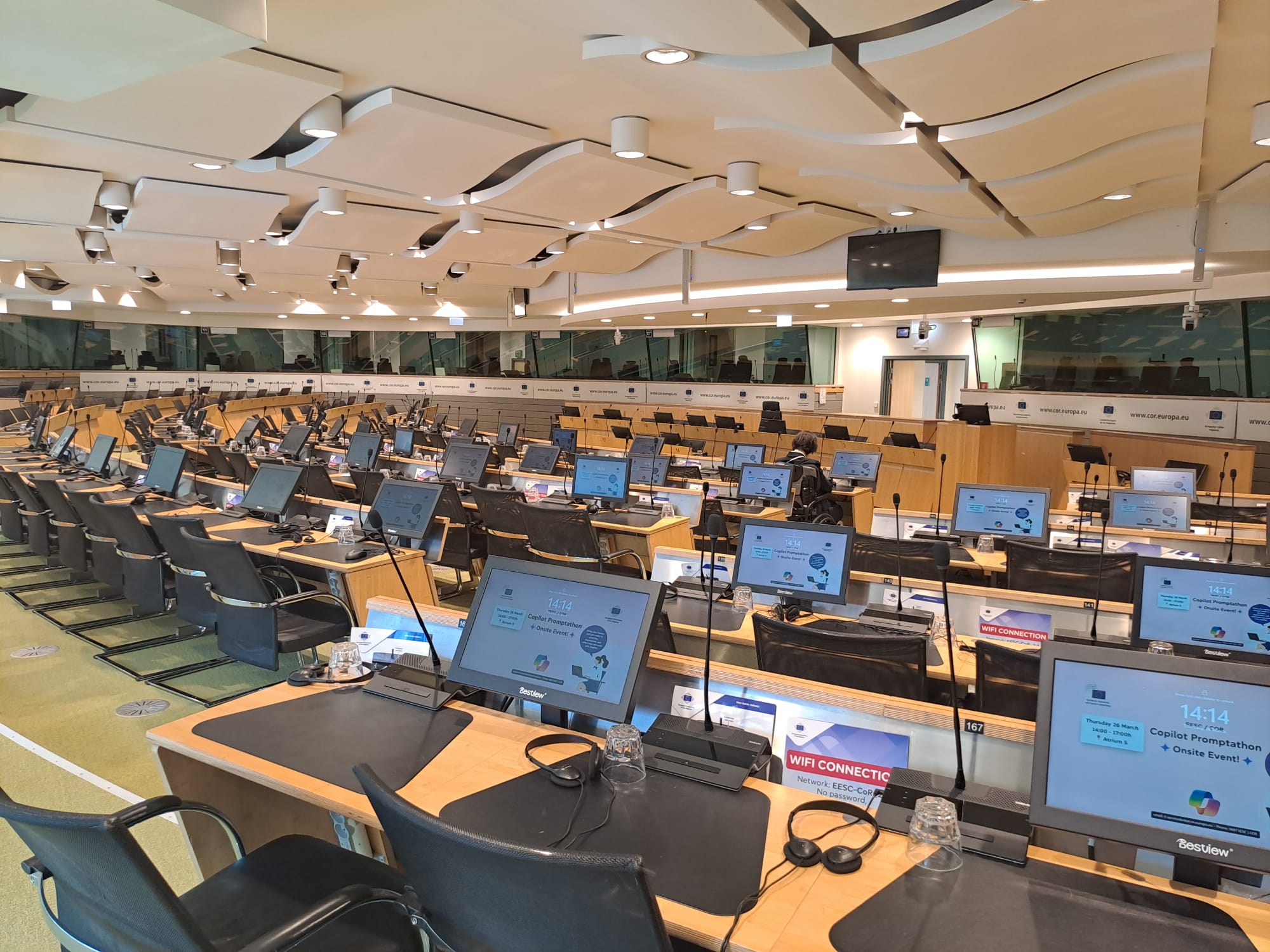Una delle sale di riunione e lavoro degli europarlamentari