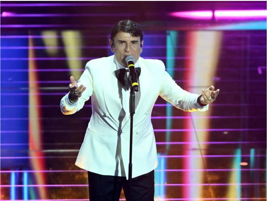 Il cantante Sal Da Vinci, che si è aggiudicato la vittoria della 76° edizione del Festival di Sanremo con il brano "Per sempre sì".