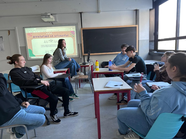 Un momento di formazione e confronto tra gli studenti coinvolti nel progetto "Pari Parole".