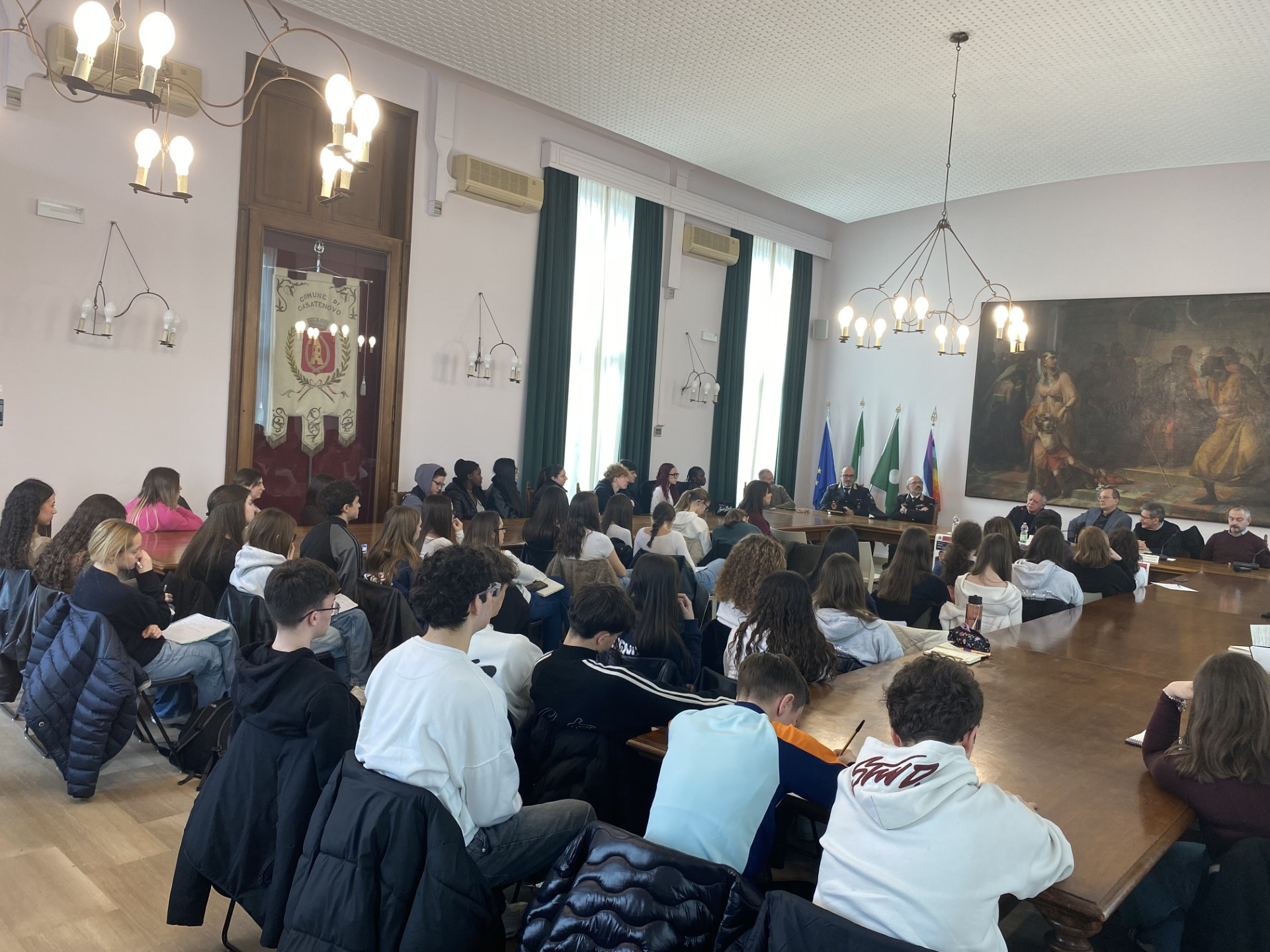 Gli studenti del Greppi ascoltano Nando dalla Chiesa durante l'incontro di mercoledì 11 marzo