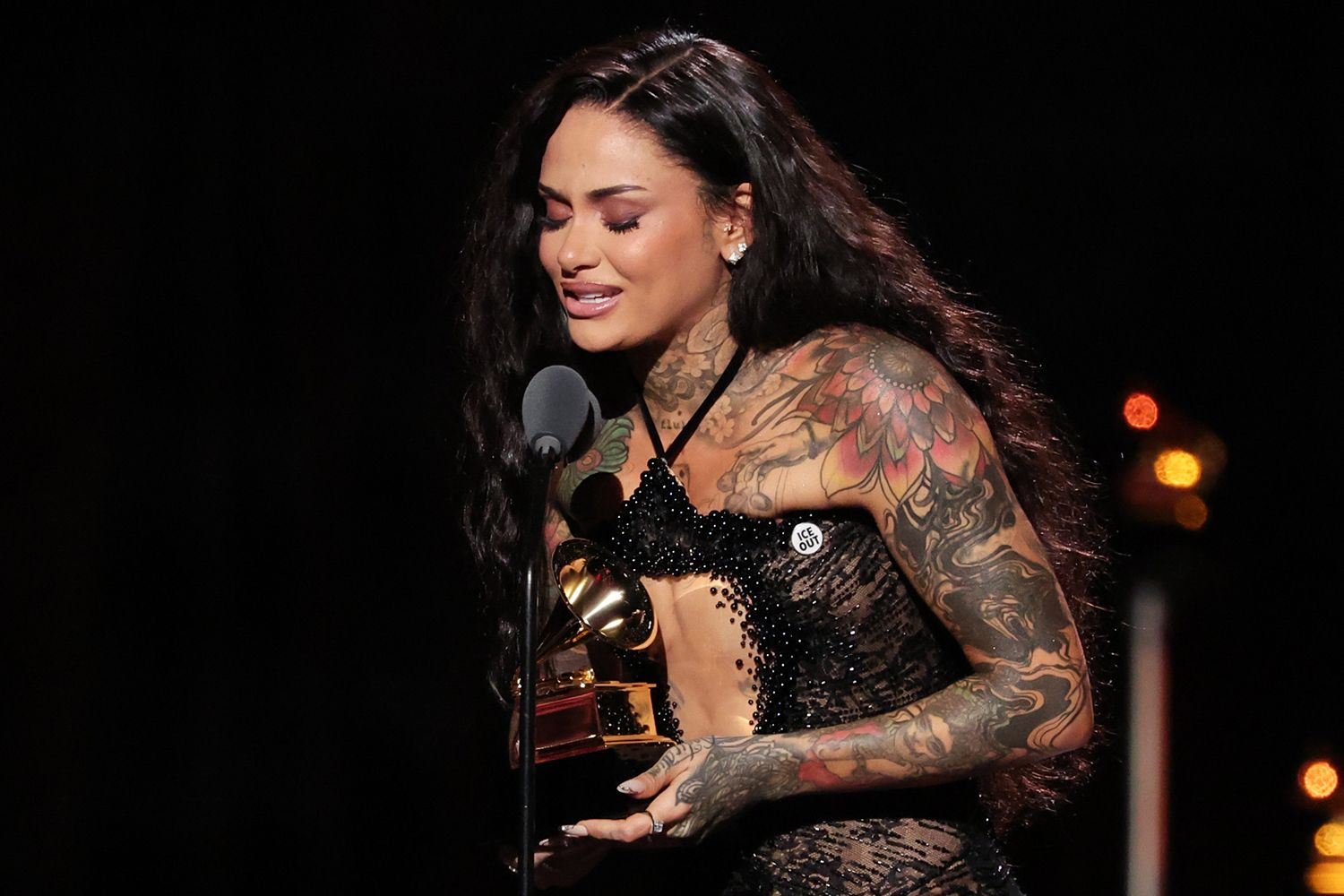 Kehlani durante il suo discorso dopo aver vinto il Grammy per la Miglior performance e canzone r’n’b con Folded