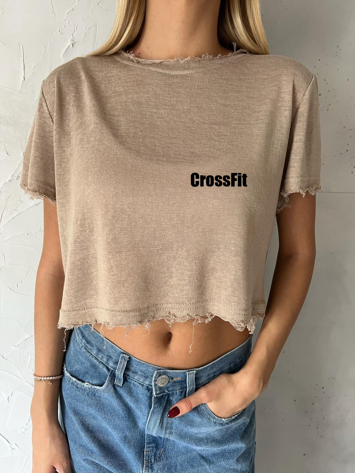 קרופ בטן שרוול קצר ופרנזים עם מיתוג אישי