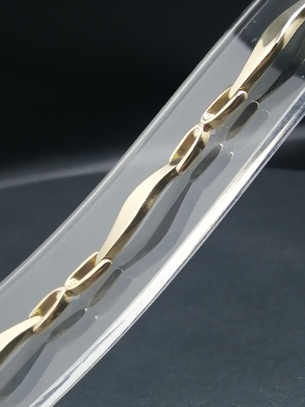 Thumbnail: 9ct Gold Waves Bracelet