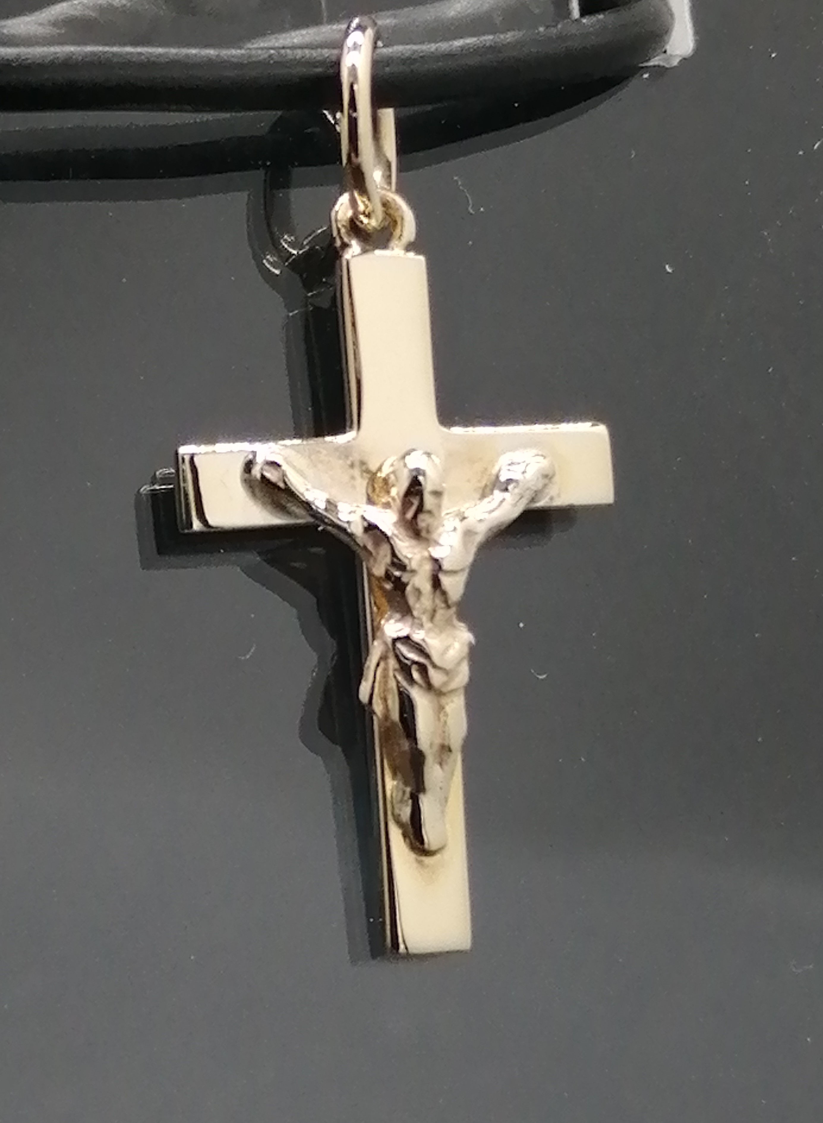 9ct Yellow Gold Crucifix Pendant