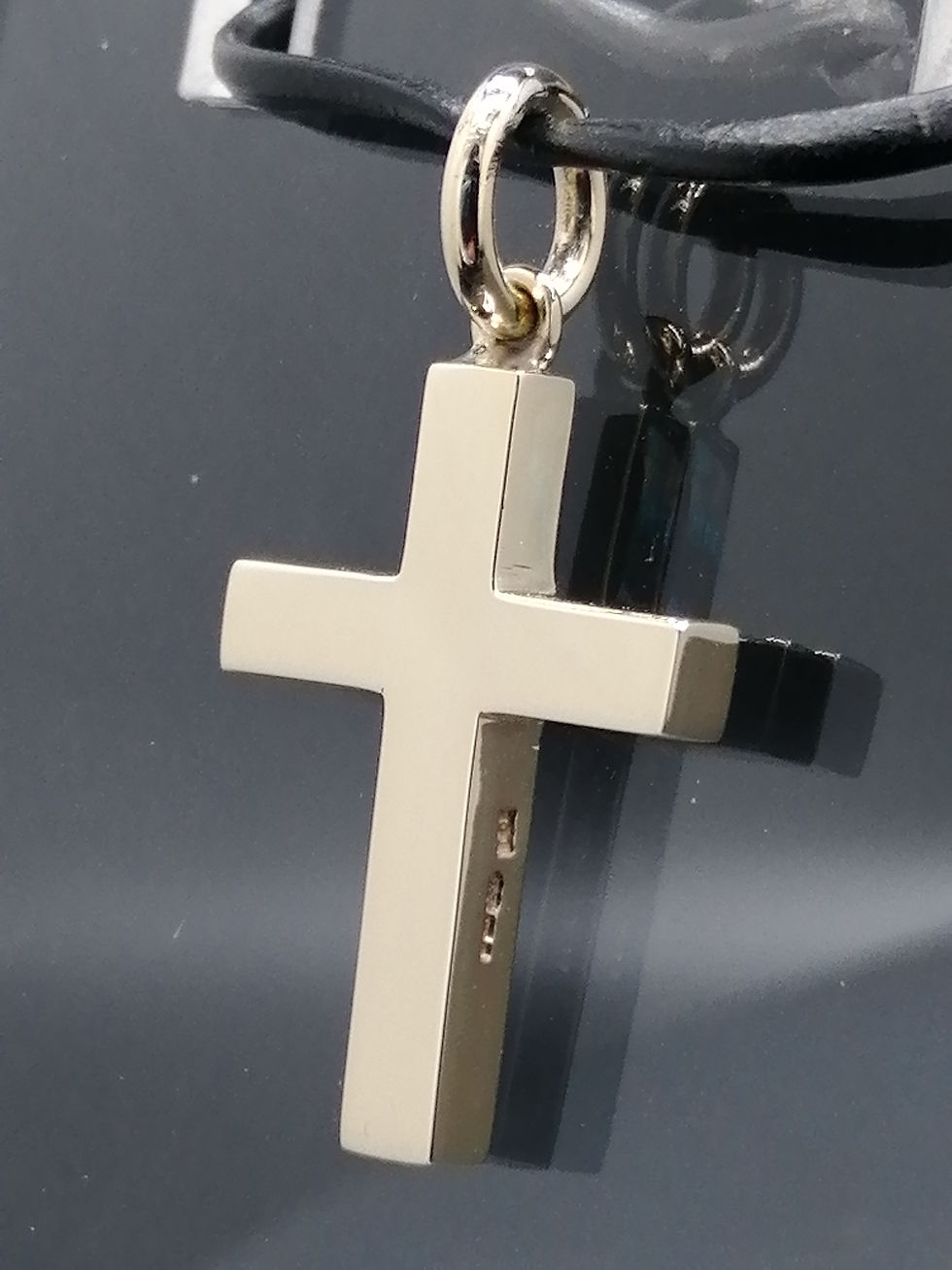 Thumbnail: 9ct Yellow Gold Plain Cross Pendant