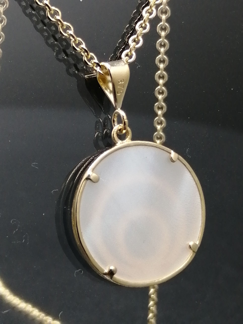 Thumbnail: 9ct Gold Mother of Pearl Swirls Pendant & Trace Chain
