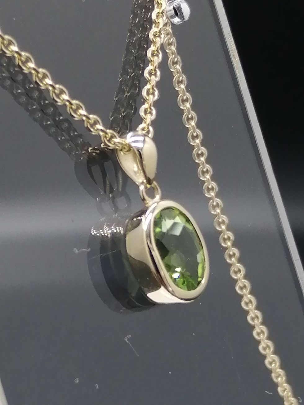 Thumbnail: 9ct Gold Peridot Oval Pendant