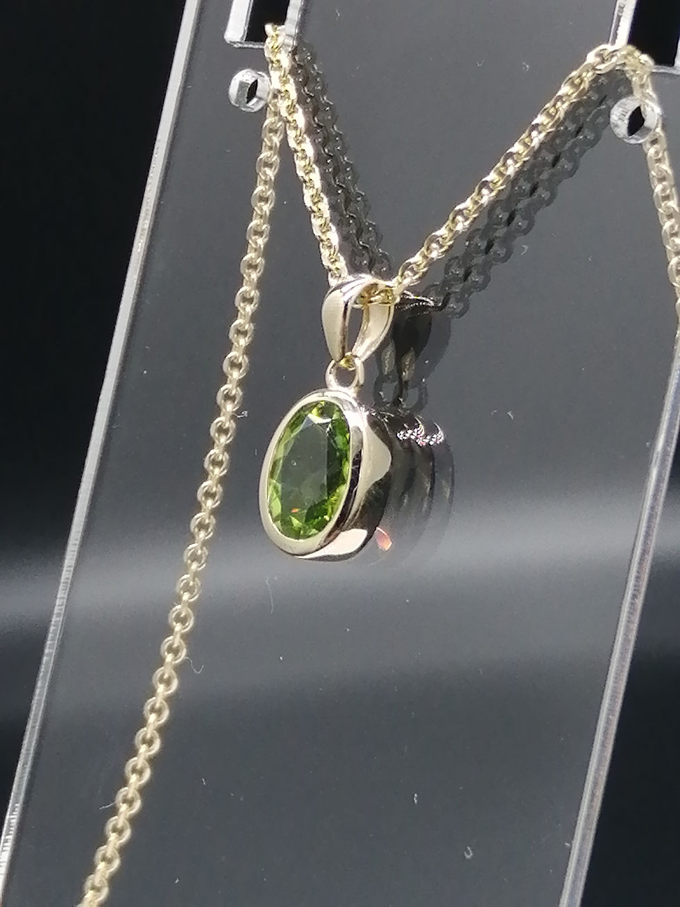 Thumbnail: 9ct Gold Peridot Oval Pendant